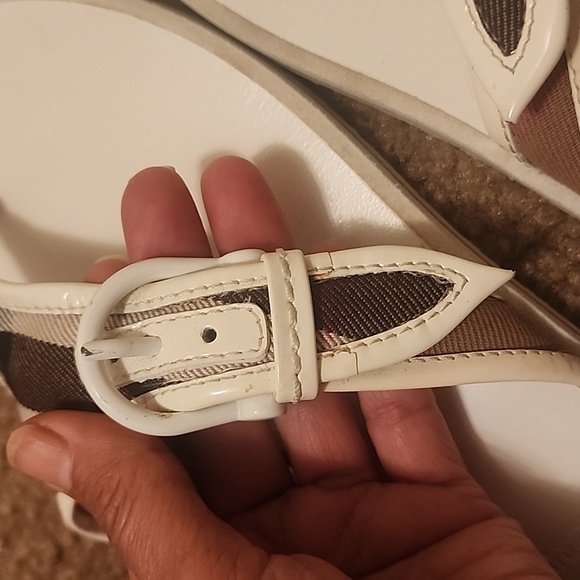 Burberry Classic Sandals - Picture 11 of 16